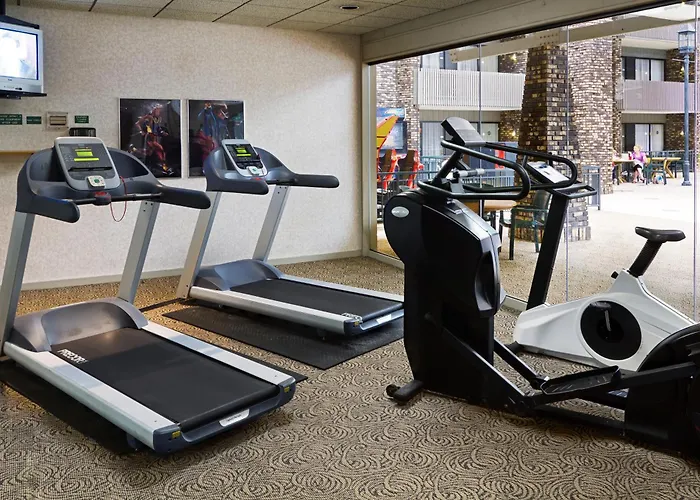 Hotel near College: Bismarck Hotel And Conference Center