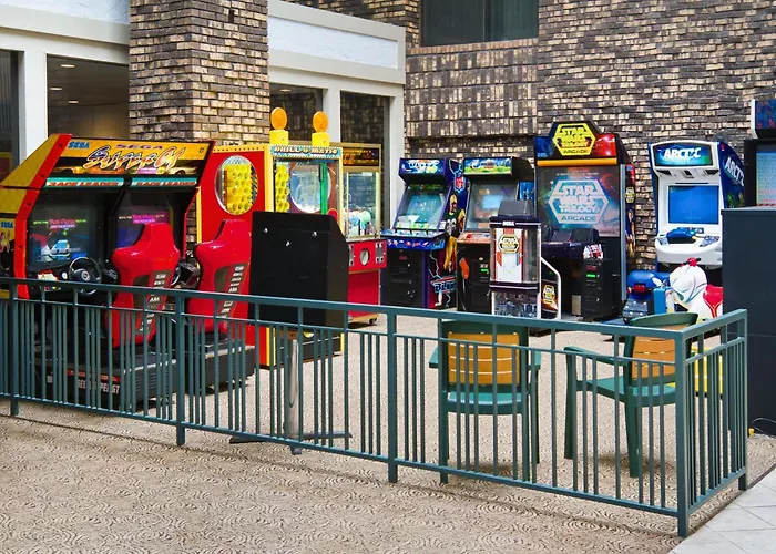 Hotel near College: Bismarck Hotel And Conference Center