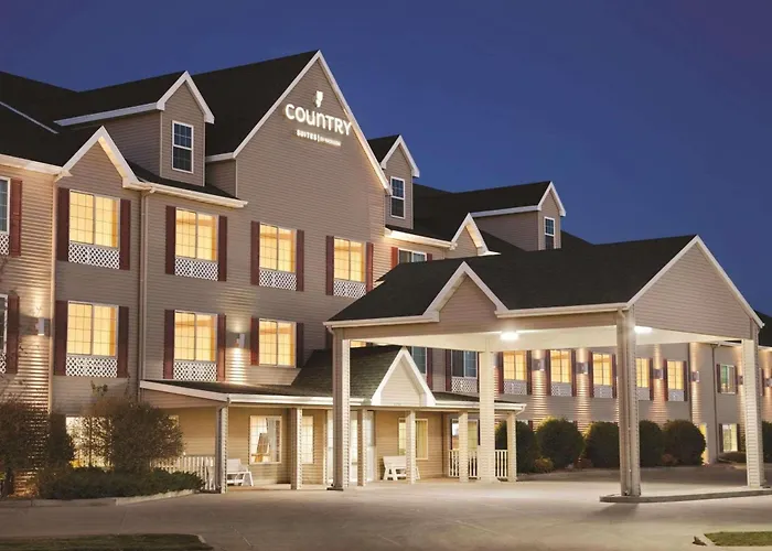 Pet Friendly hotel: Country Inn & Suites By Radisson Bismarck Waterpark